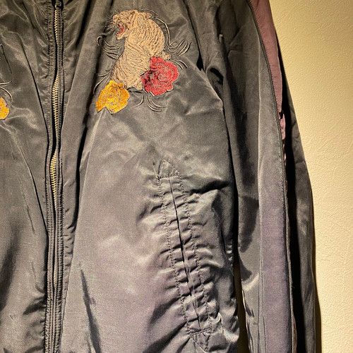 リバーシブル虎刺繍入りスカジャン 黒美品オーソドックス