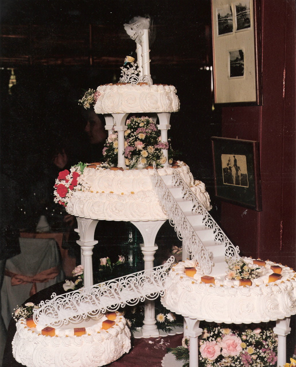 Tarta de boda con fuente de agua.