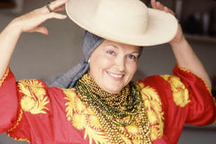 Nacida en Argentina, Olga Gutiérrez llevó consigo la sensibilidad musical de su país natal y en Ecuador encontró el paisaje cultural en el que su talento floreció.