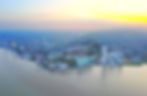 La actual ciudad-puerto de Guayaquil, conocida como Perla del Pacífico, donde desemboca el Río Guayas, que posee la cuenca hidrográfica más grande de América del Sur al oeste de la cordillera de los Andes que desemboca en el océano Pacífico.
