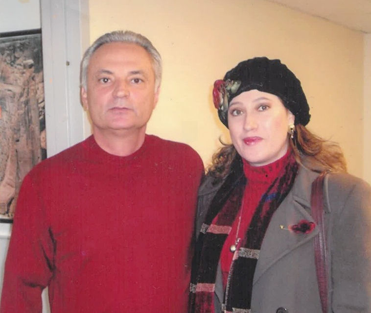 Dennis fue el gran y único amor que marcó mi juventud con la fuerza de su sabia presencia y la dulzura de su cuidado: un amor de respeto y libertad.