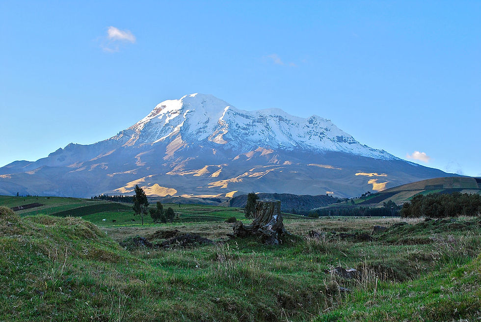 El majestuoso volcán Chimborazo, considerado un sitio sagrado por las culturas preincas y prehispánicas de Andinoamérica ecuatorial (actual Ecuador), es el punto más cergano al sol, medido desde el centro del planeta.