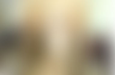 Jaime Roldós nació el 5 de noviembre de 1940 en la ciudad de Guayaquil. Al celebrar su natalicio, evocamos no solo la fecha, sino la huella indeleble de un hombre cuya grandeza trascendió el tiempo. Como los verdaderos referentes de la historia, -aquellos que se elevan por la fuerza de sus principios universales-, su pensamiento permanece vibrante, vigente, necesario.