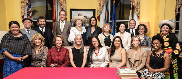 In 2017, the Galo Plaza International Committee honored Vilma Aguilar with the Gabriela Mistral, Julia de Burgos, Frida Kahlo Award, alongside a group of Latin American women recognized for their contributions to art, education, and culture. En 2017, el Comité Internacional Galo Plaza le entregó el reconocimiento Gabriela Mistral, Julia de Burgos, Frida Kahlo, a Vilma Aguilar junto a un grupo de latinoamericanas promotoras del arte, educación y cultural.