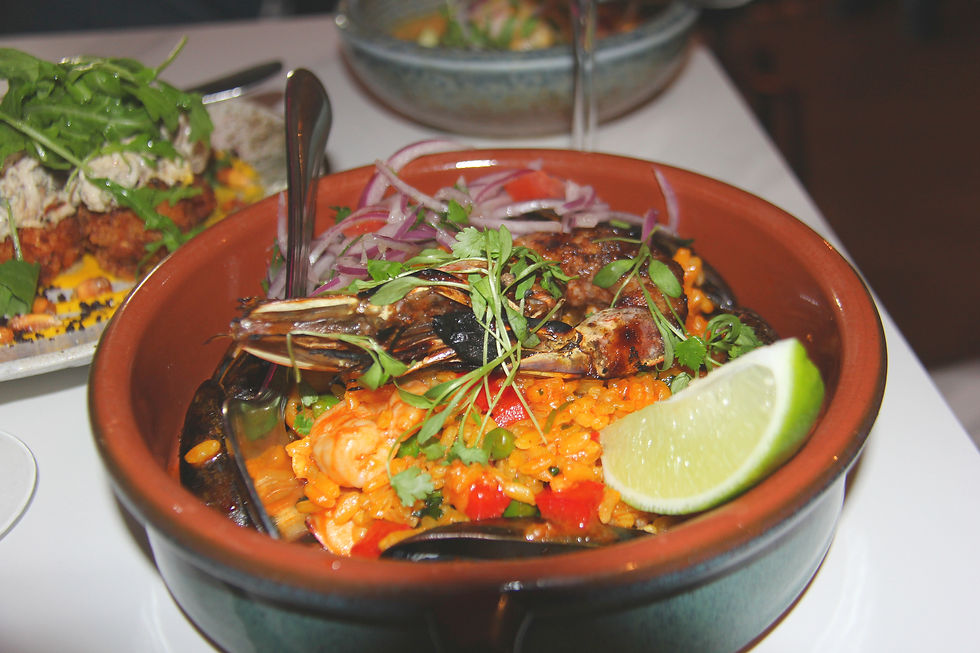 El Arroz con Mariscos de JORA es un carrusel de sabores y texturas marinas.