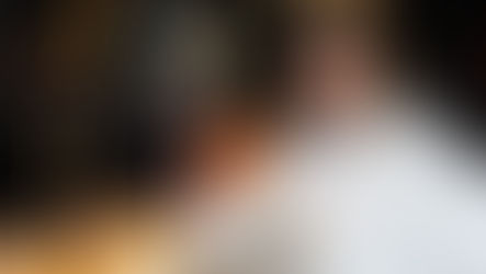 El chef colombiano Javier Cabrera, especialista en cocina peruana, ha consolidado una trayectoria que lo posiciona como un talento reconocido en Nueva York, donde ha innovado los menús de prestigiosos restaurantes, incorporando productos latinoamericanos.