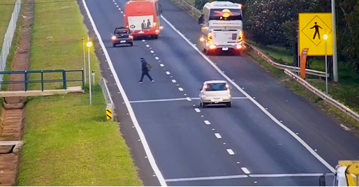 Sistema inteligente de sinalização avisa sobre a presença de pedestres na pista e inibe atropelamentos