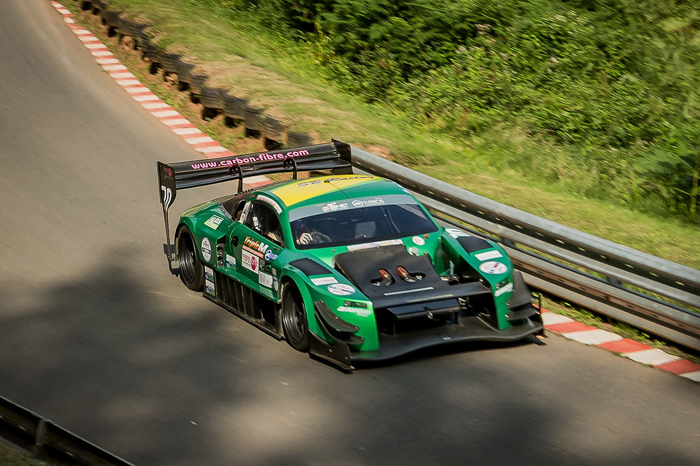 Simon Bainbridge at full speed through the kink on Ess Approach on his way to securing the 2025 BHC Tin Top – Top ten Challenge – Photo Credit: Stuart Wing @captureyourcarphotography