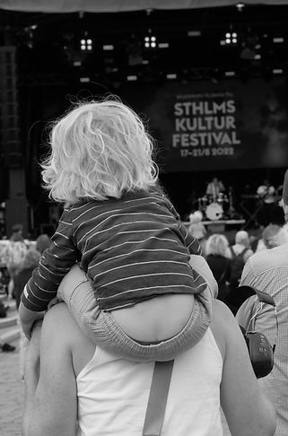 Photographie; streetphotography; enfance; noir et blanc; festival
