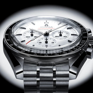 Omega 歐米茄推出全新白色漆面 Speedmaster Moonwatch