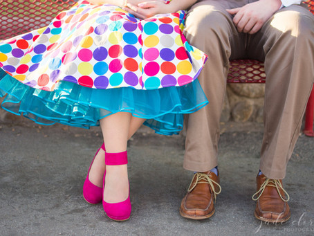 How to Choose a Photo-Friendly Outfit for Your Engagement Shoot