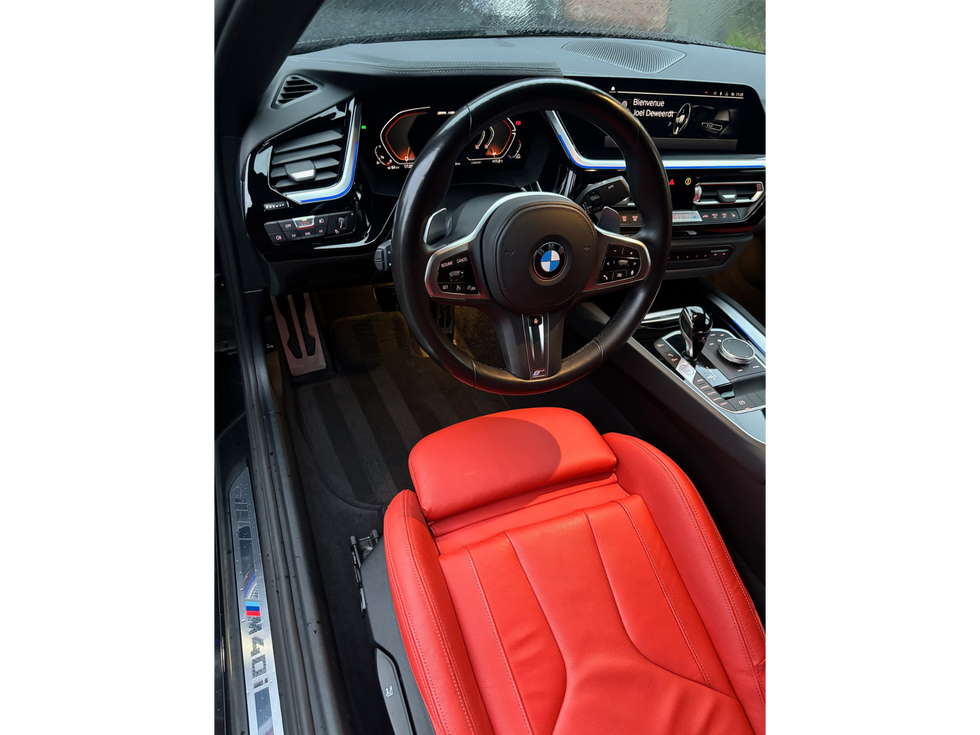 Intérieur de la BMW Z4 M40i nettoyé en profondeur, avec des surfaces et sièges impeccables