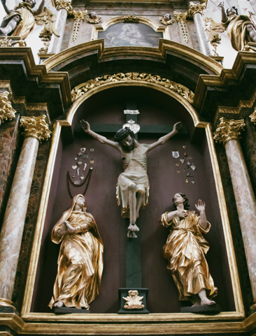 "the Holy Eucharist is the sacrament which contains the body and blood, soul and divinity, of our Lord Jesus Christ."