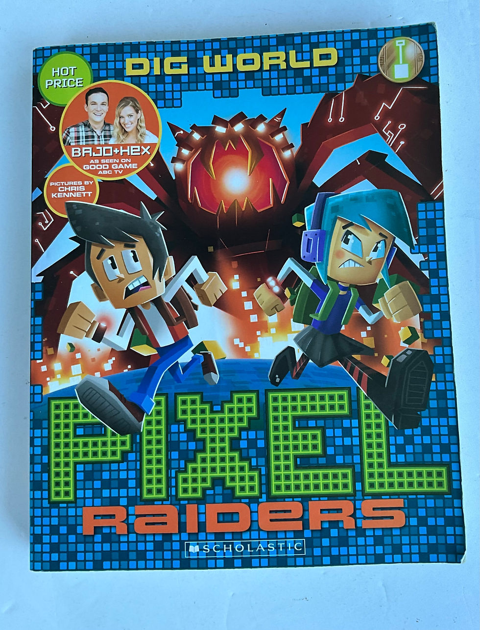 Pixel Raiders Dig World with Bajo and Hex