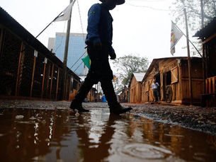 Com chuva, primeiro domingo no Acampamento Farroupilha tem presença de quem é "raiz"