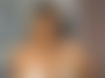 Deolane Bezerra é investigada após posar com cordão que seria de chefe do tráfico.