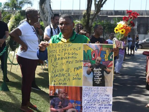 Fãs, amigos e familiares se despedem de Anderson Leonardo, vocalista do Molejo.