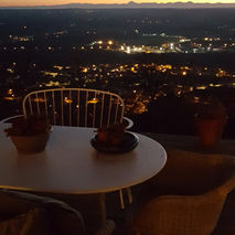 Séjour raffiné en Auvergne : lodge avec terrasse panoramique et ambiance cosy