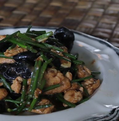 Chicken Stir-Fry with Black Fungus and Garlic Shoots