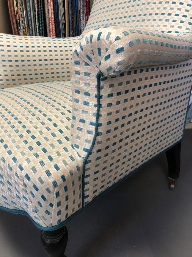 Découvrez les diverses restaurations de fauteuils réalisées par l'Atelier Les Demoiselles à Rochefort en Charente Maritime.




