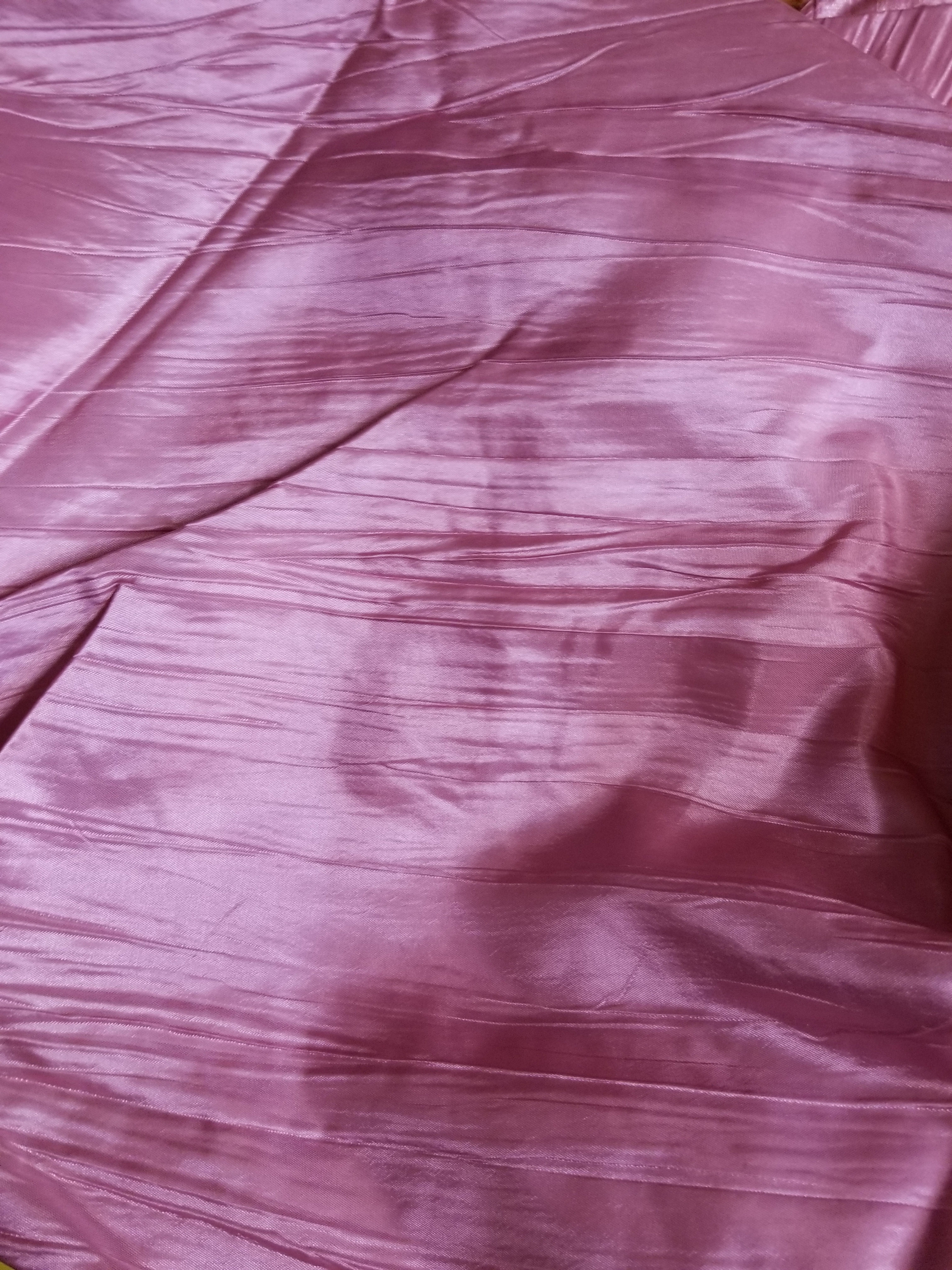Mauve Tufted Satin Table Cloth