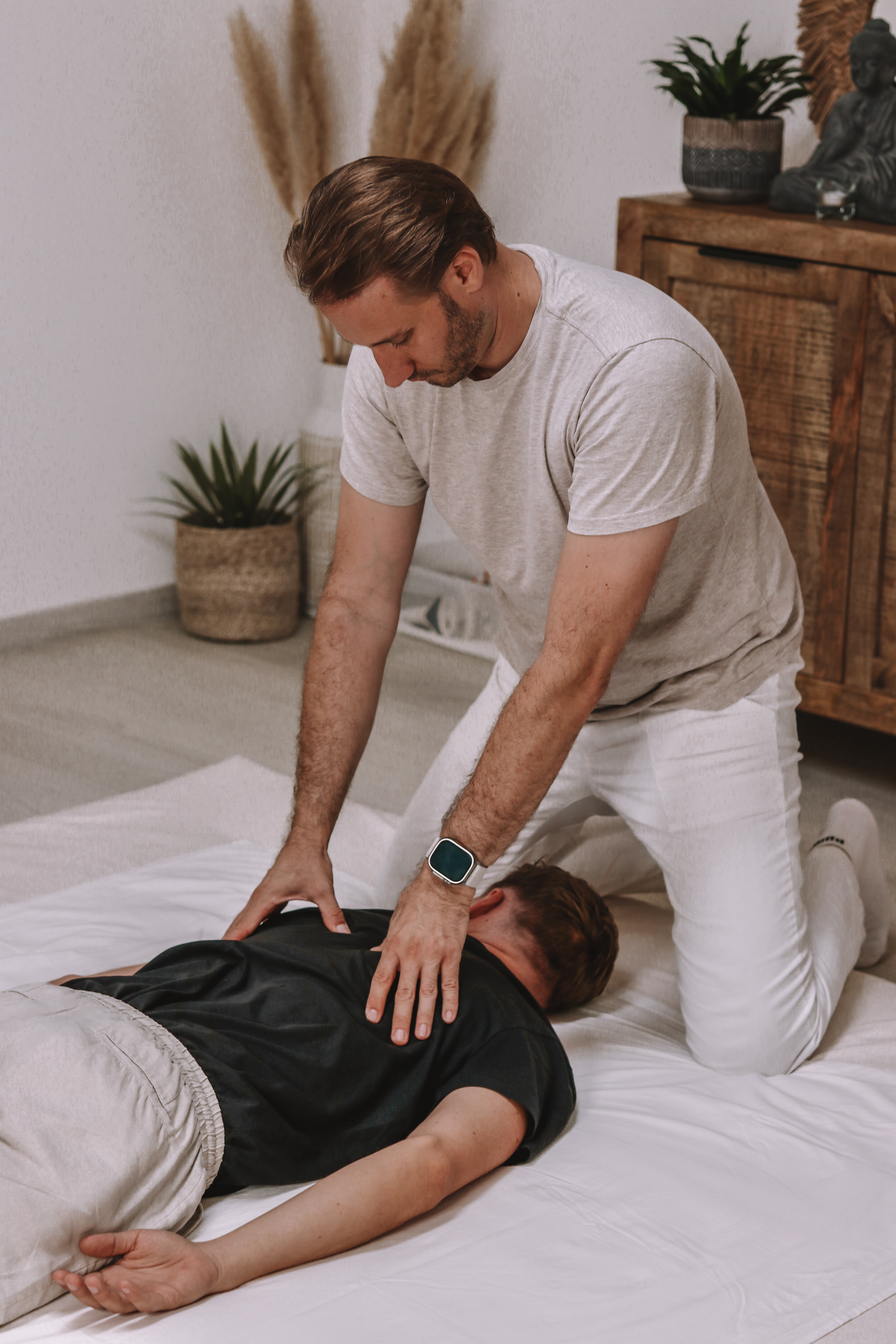 Shiatsu-Behandlung des Rückens