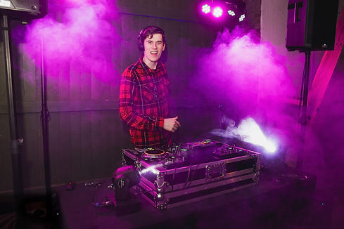dj-binarybass-max-huster-musik-service-discjockey-buchen~2.jpg