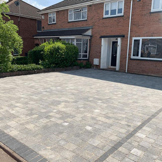 Block_Paved_Driveway_Grey_Solihull_Projects_Paving_And_Landscaping.jpeg
