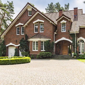 bigstock-Large-Cobbled-Driveway-In-Fron-255729985.jpeg