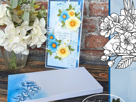 Carte florale en longueur faite main avec des fleurs en papier en relief dans les tons bleuet des bois et narcisse délice, feuillage varié (tamponné, blanc et vert olive), étiquette centrale avec le sentiment “Amour pour la vie”, création Stampin’Up! élégante et poétique, parfaite pour un mariage ou une occasion spéciale.