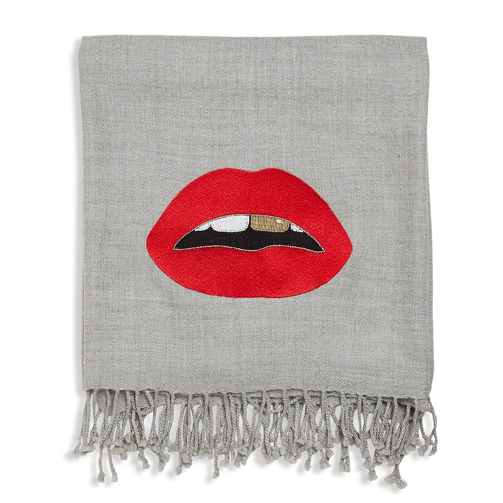 LIPS EMBELLISHED THROW (JO)