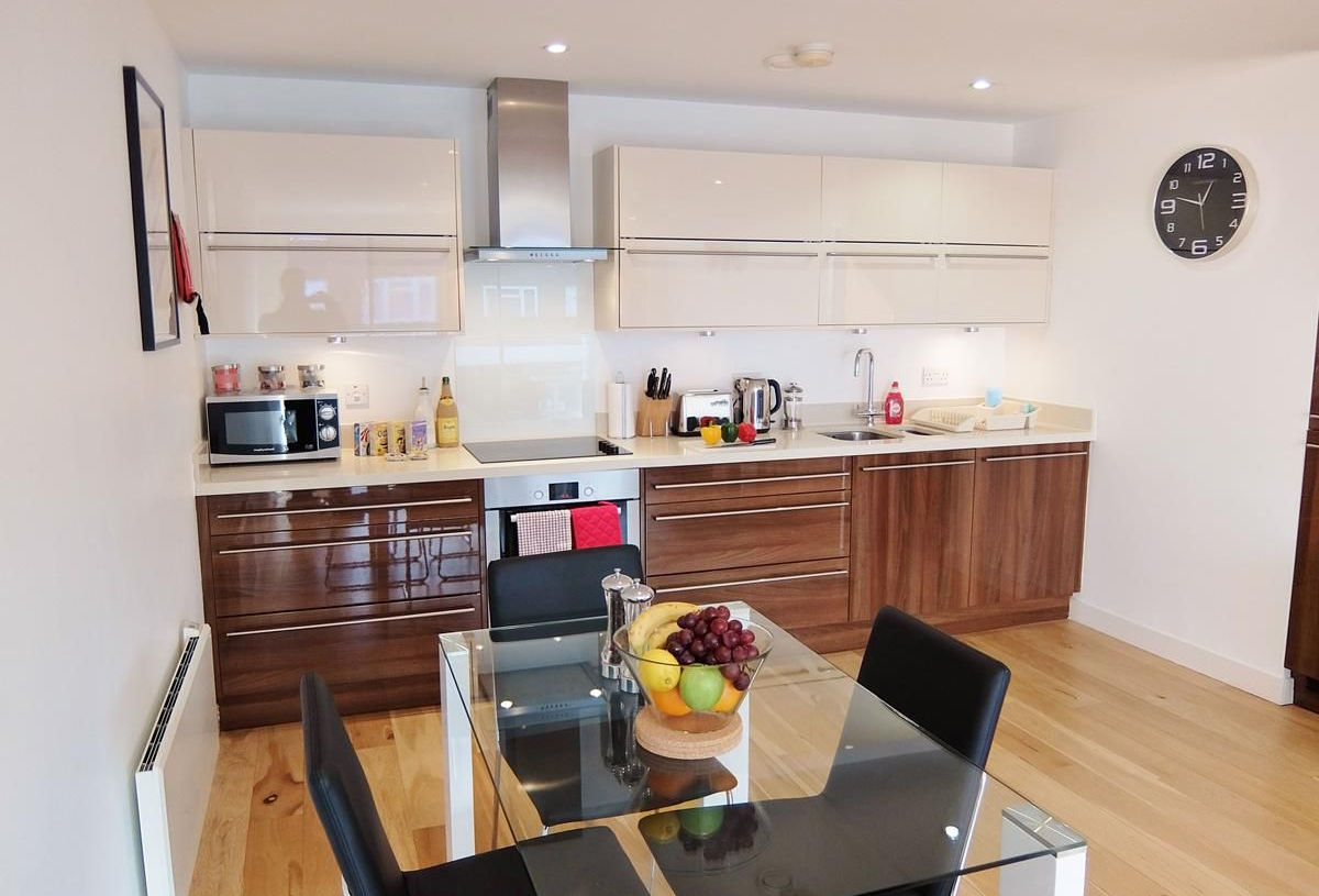 1_kitchen_diner_ruislip_serviced_apartments_ha4_8qh.jpg