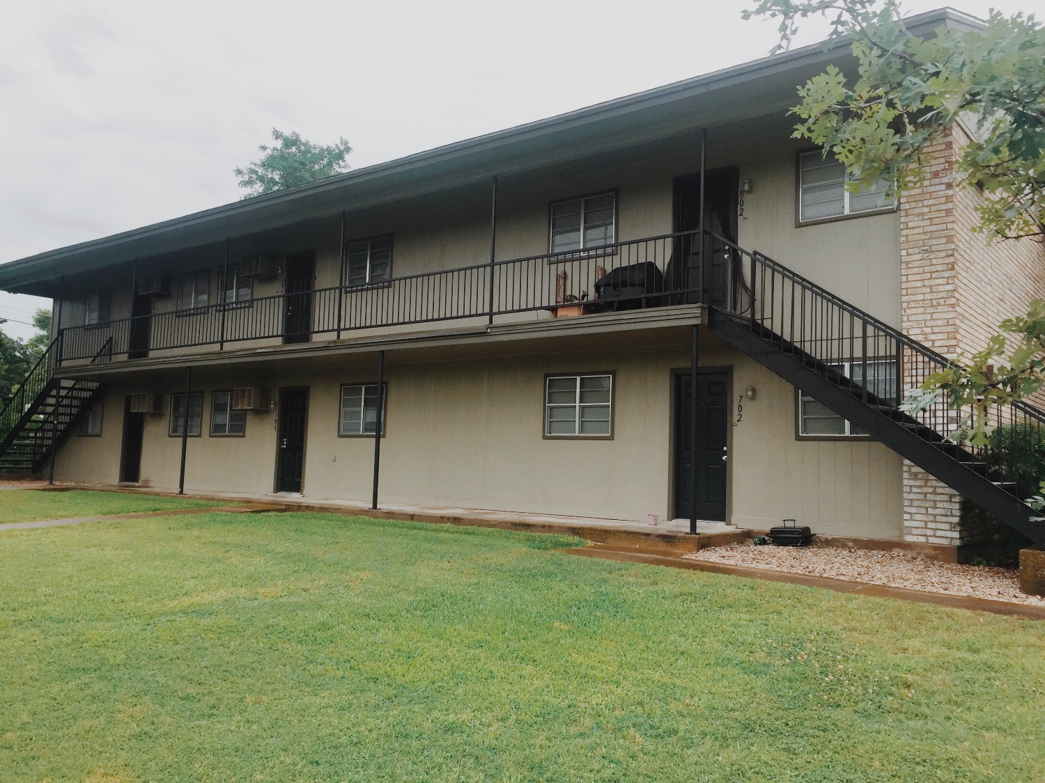 Apartments Oak Tree East Apartments