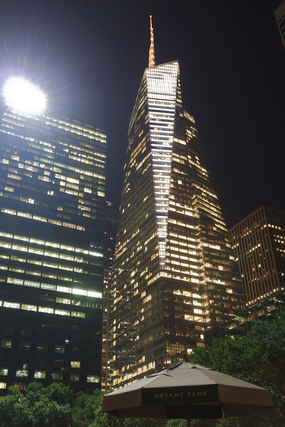 Bryant_Park_Bank_of_America_Tower_NYC.jpg
