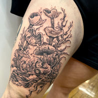 Black and grey thigh tattoo by Osheen