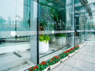 How to Choose the Right Storefront Glass for Your Arlington Business