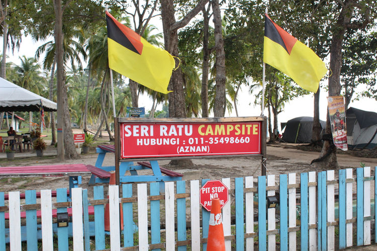 The entrance signboard of Seri Ratu Beachfront Campsite