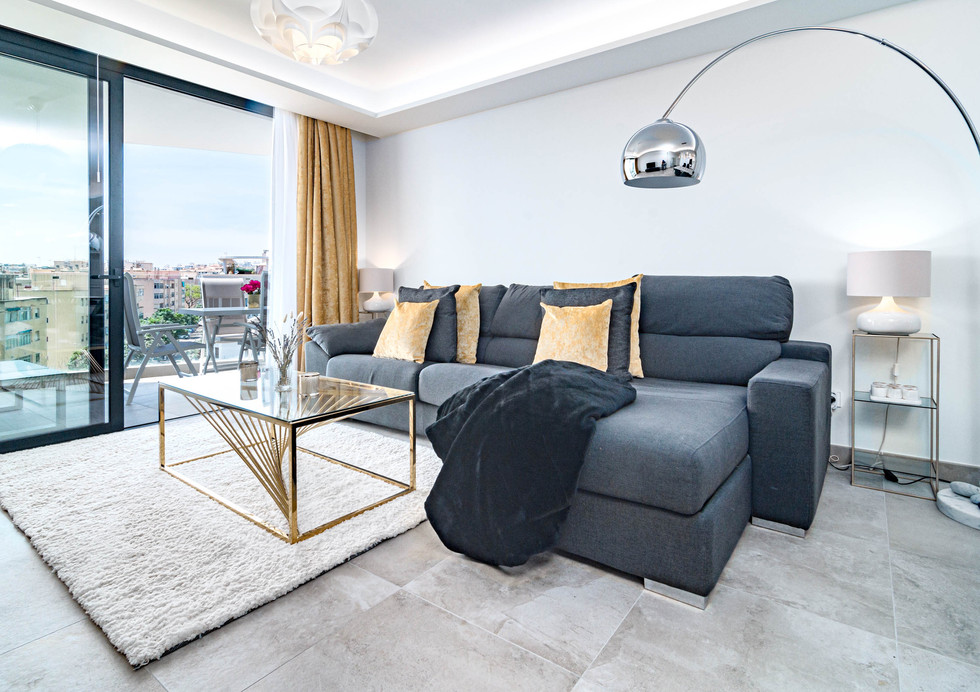 INF4.5P- modern 3 bed city apartment next to beach