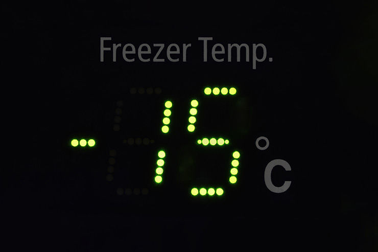 Freezer Temp. display shows -15°C in green dots on a black panel.