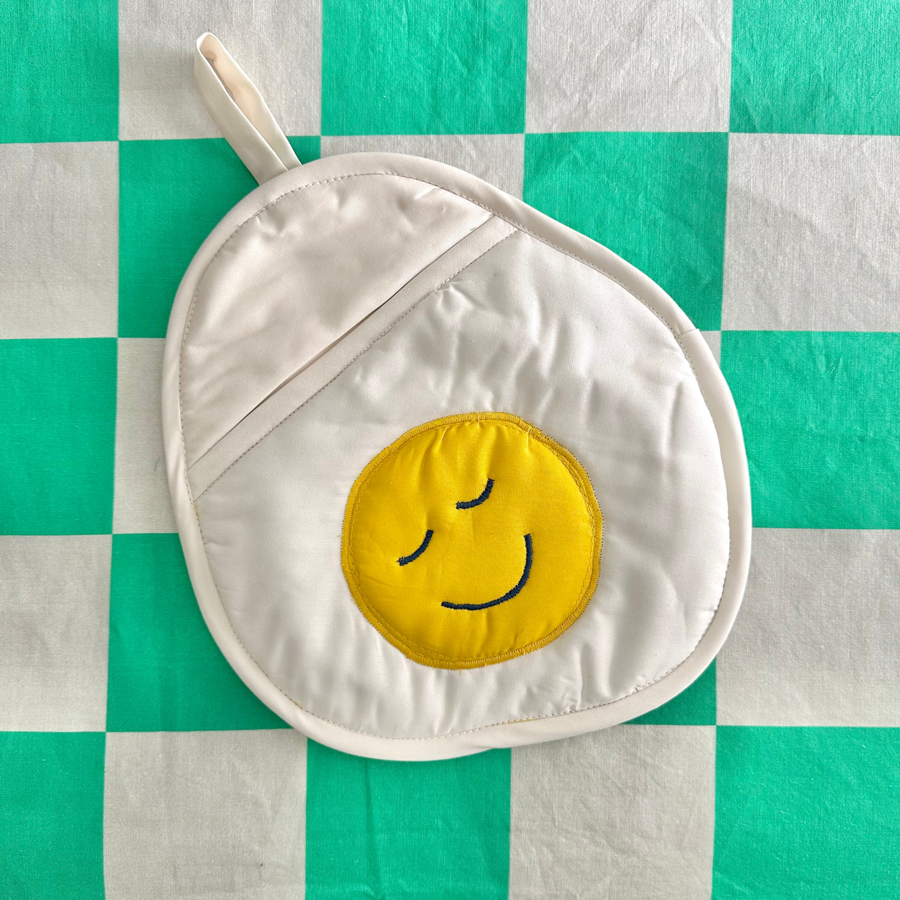 Egg-cellent Oven Mitt