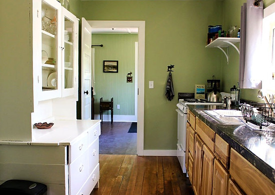 The McCarthy Guesthouse Spruce Moose fully-stocked kitchen