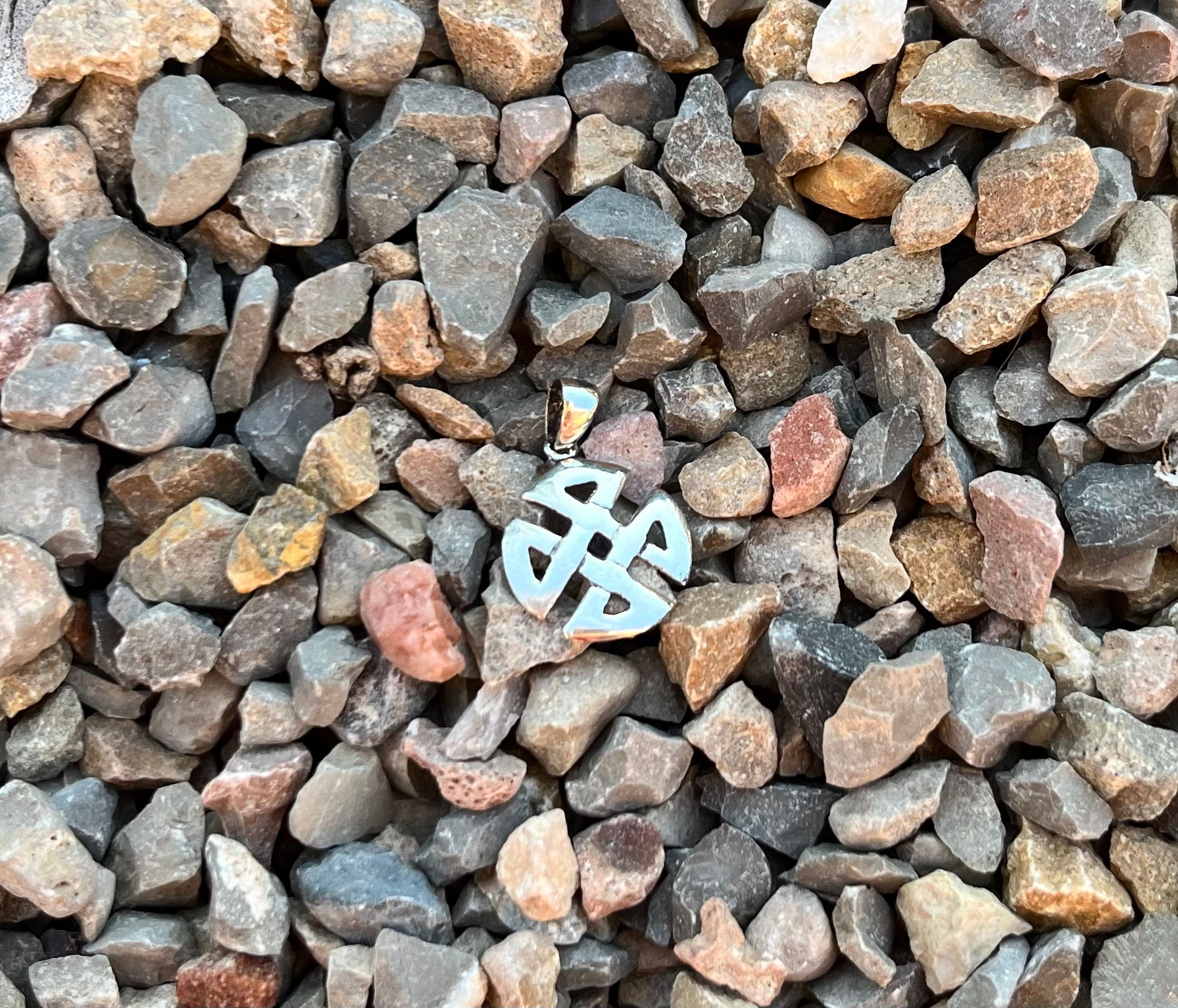 Colgante nudo sin fin plata