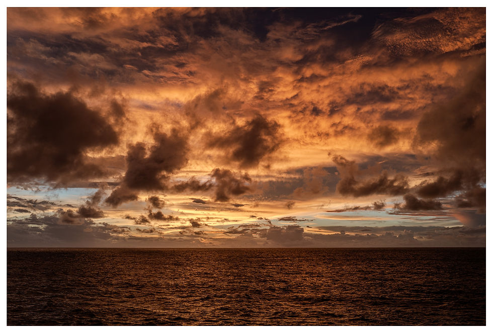 dramatischer Himmel nach Sonnenuntergang