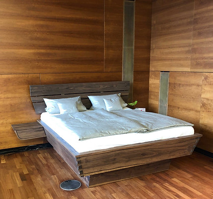 wood bed1.jpg