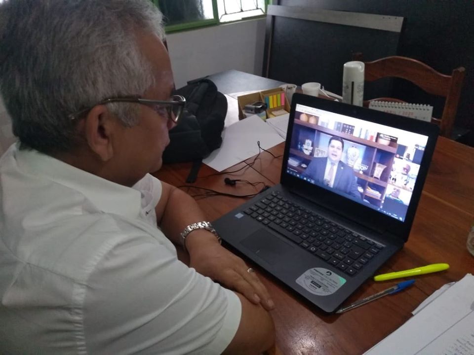 Prefeito Carlos Sampaio - direto do gabinete Municipal.