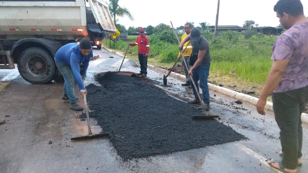 É a parceria entre Governo do Estado e Prefeitura de Amapá, deixando a cidade bem sinalizada e segura para motoristas e pedestres.