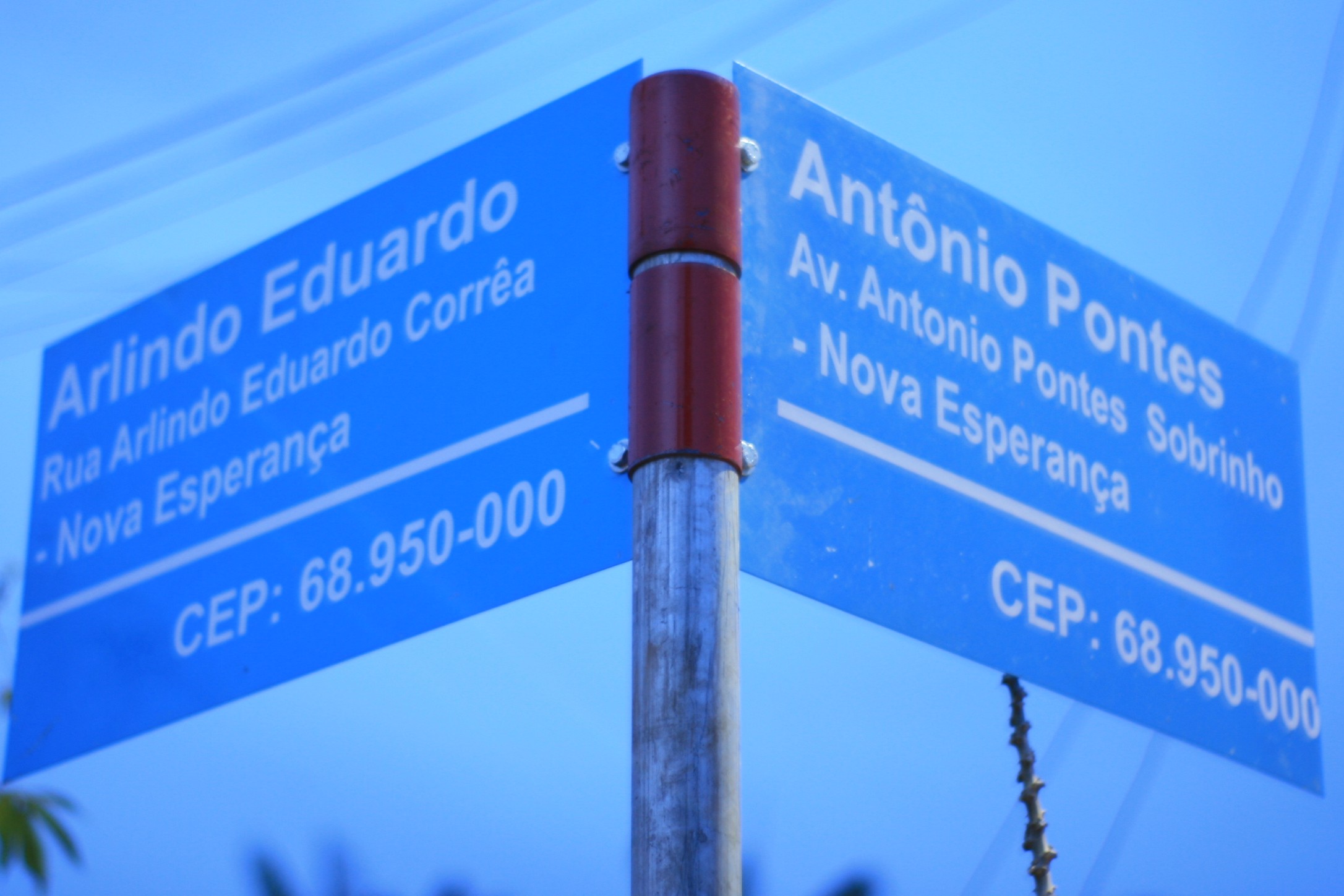 Instalação de Placas de Identificação de ruas e avenidas do bairro Nova Esperança.