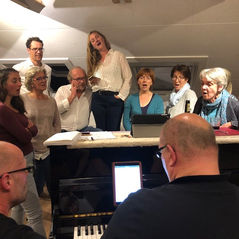 Chor singt zur Chorfreizeit im Musiksaal