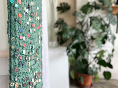 Strickstück mit Knöpfen