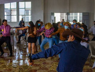 Con sombreros y botas al encuentro con Jesús